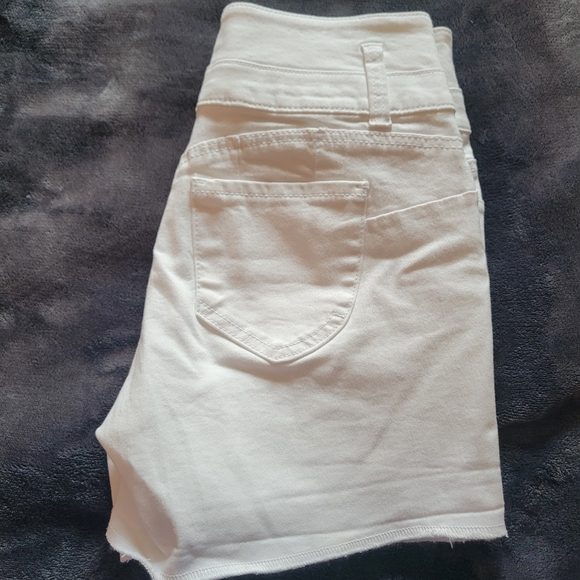 White shorts - Picture 2 of 2